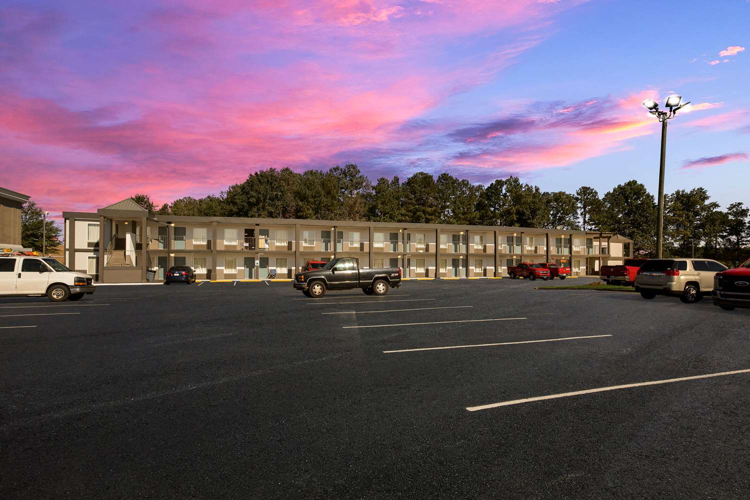 Rodeway Inn Commerce 14/24