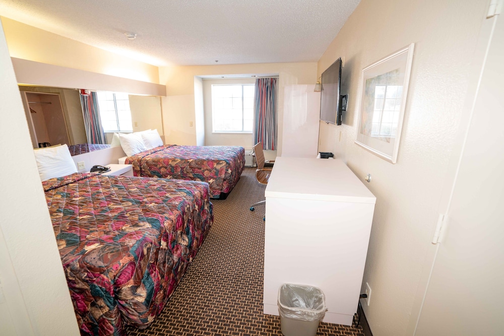 Regency Inn & Suites DFW 12/36