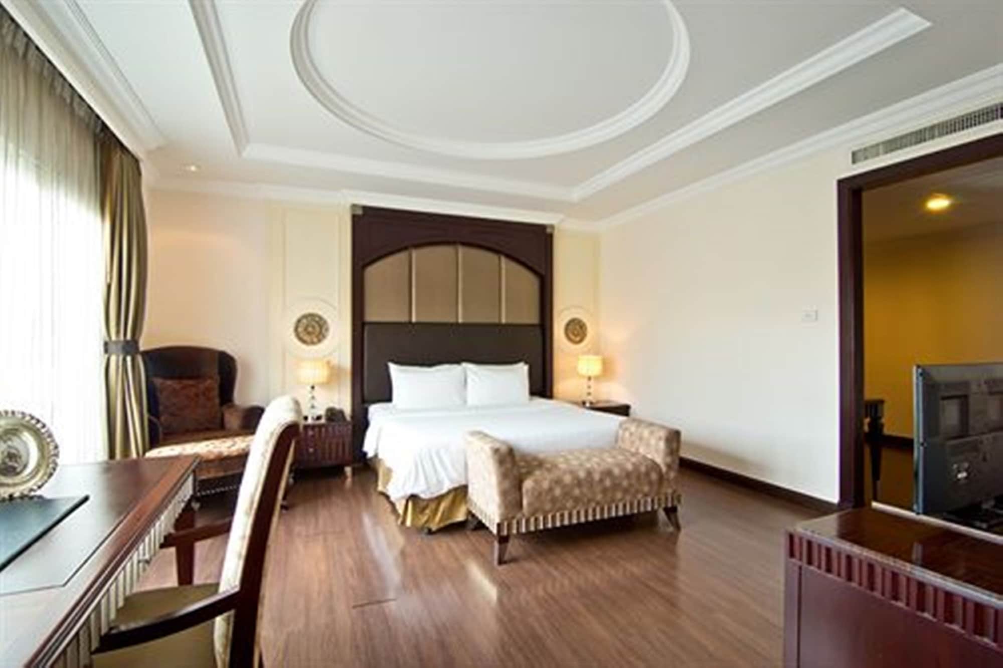 ONE BEDROOM SUITE