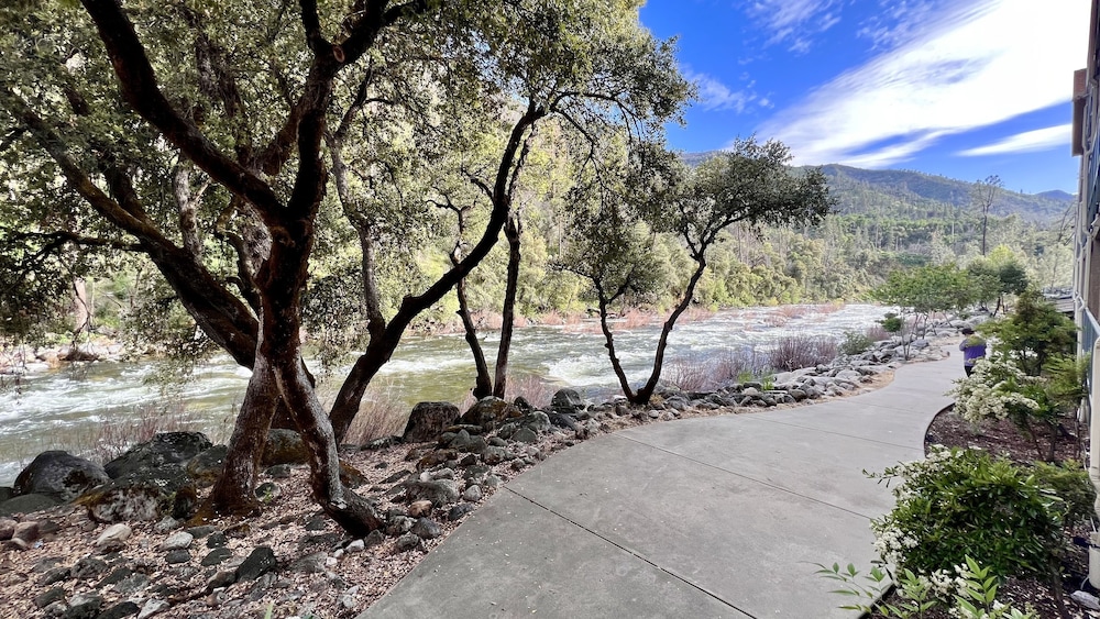 Yosemite View Lodge 41/50