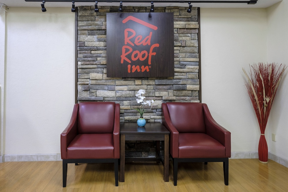 Red Roof Inn Holton 13/18