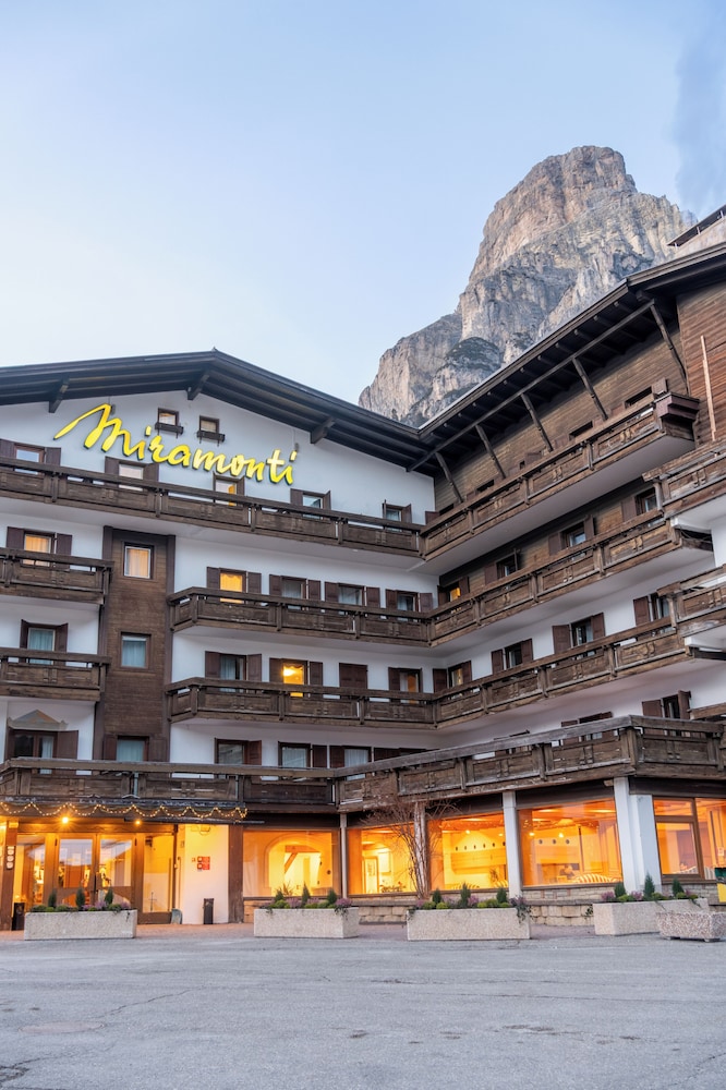 Hotel Miramonti Corvara 1/48