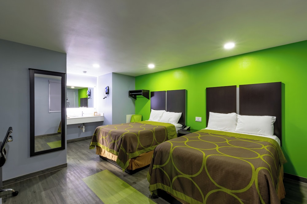 Executive Inn 10/38