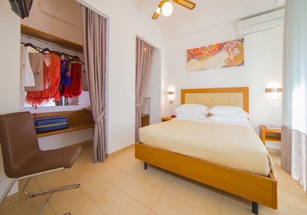 Mediterraneo Hotel and Suites 17/50