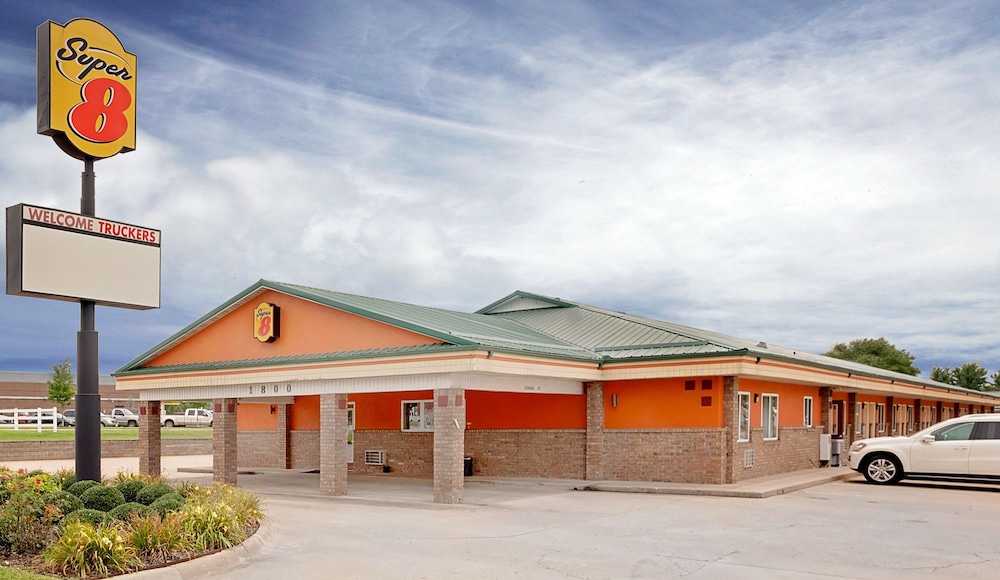 Super 8 By Wyndham Siloam Springs 3/20