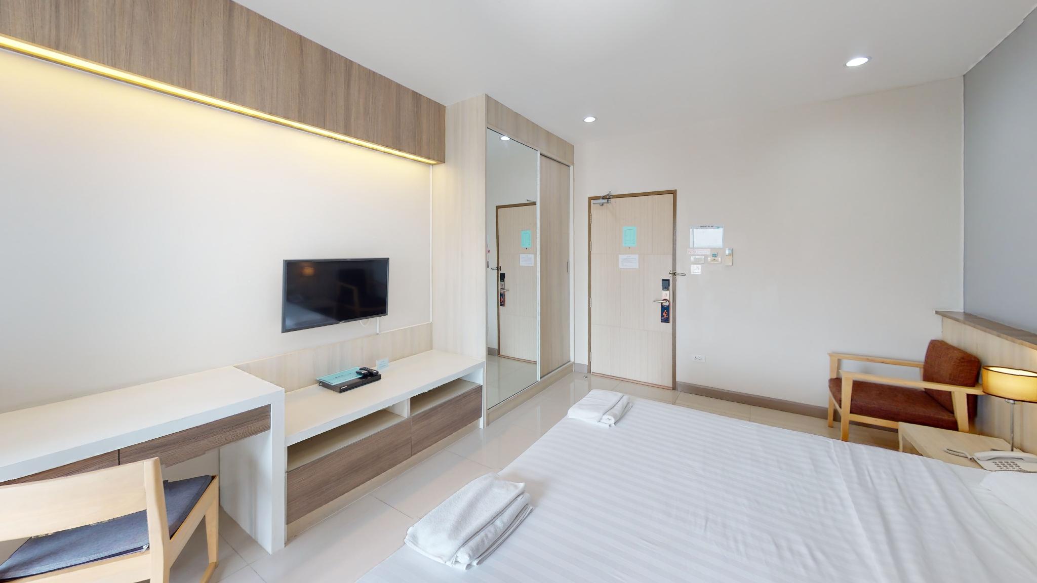 Central Place Serviced Apartment Angsila 11/71