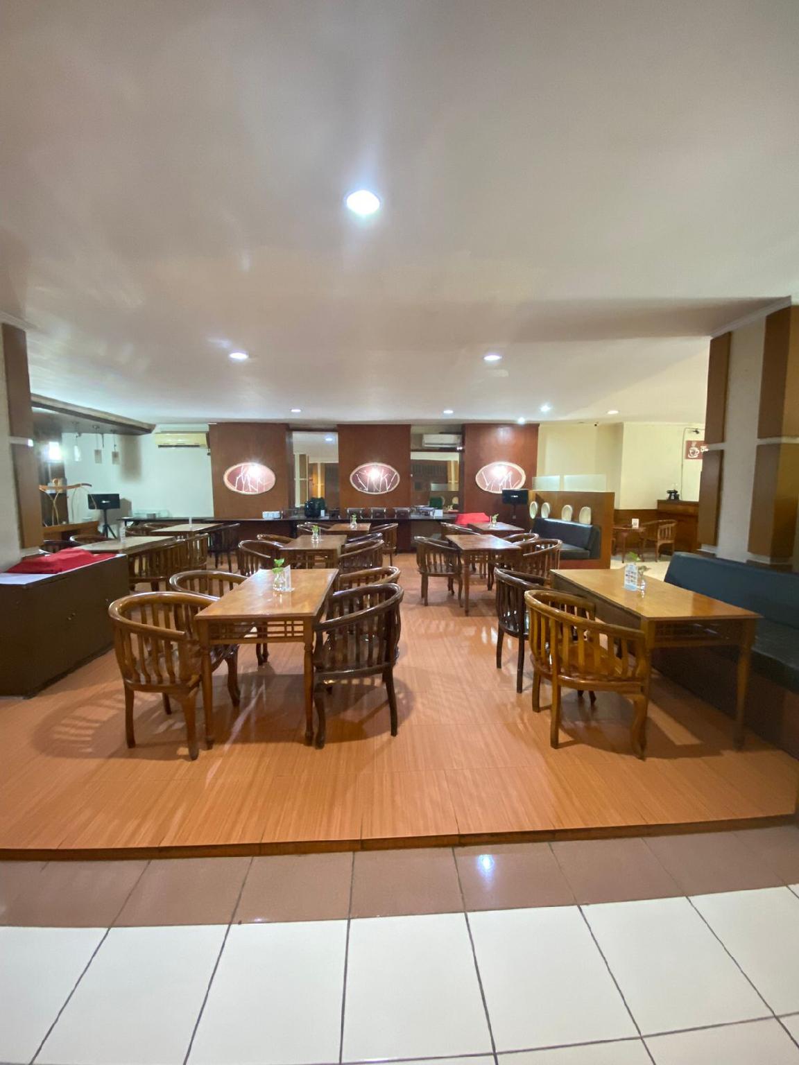 Alexander Hotel Tegal 40/47