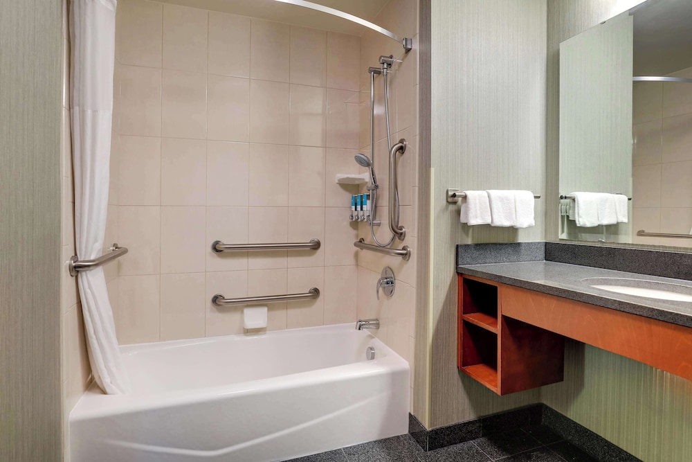 Drury Inn And Suites Grand Rapids 75/77