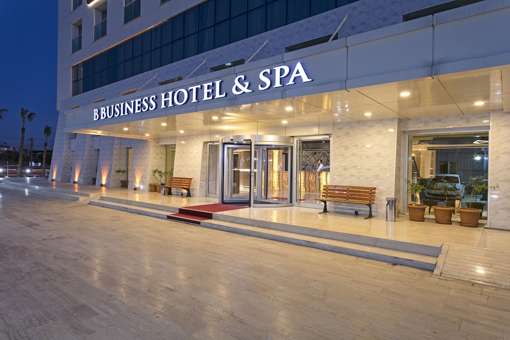 B Business Hotel & Spa 52/53