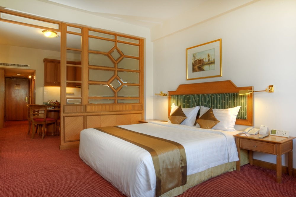 EXECUTIVE, SUITE