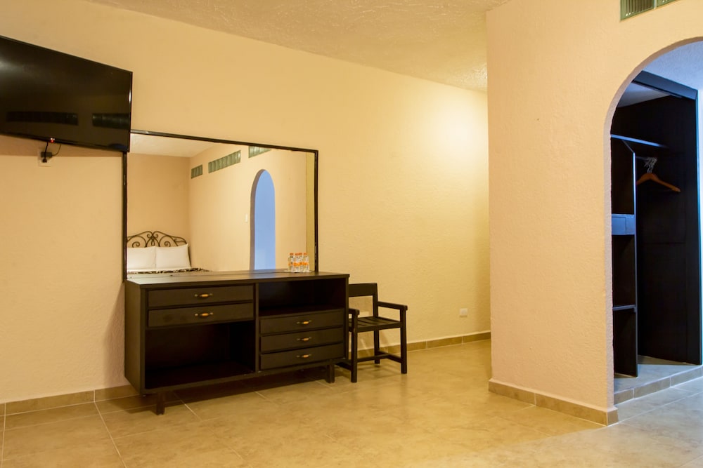 Hotel Colon Merida by Kavia 10/66