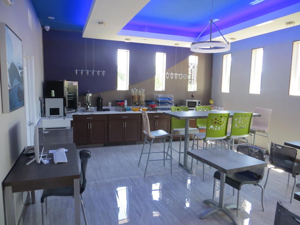 Blue Woodlands Hotel 33/41