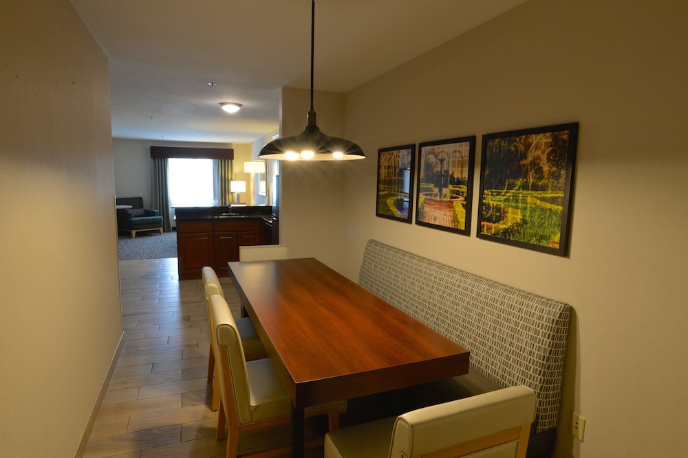 Holiday Inn Hotel Suites Minneapolis Lakeville 33/46