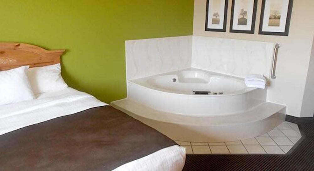 Americinn By Wyndham Manitowoc 26/26