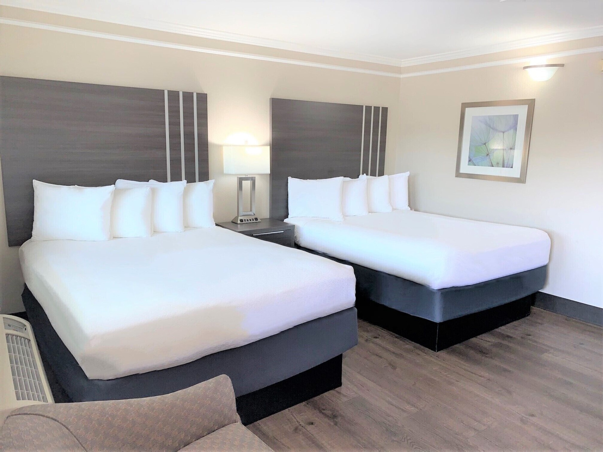STANDARD, 2 QUEEN BEDS
