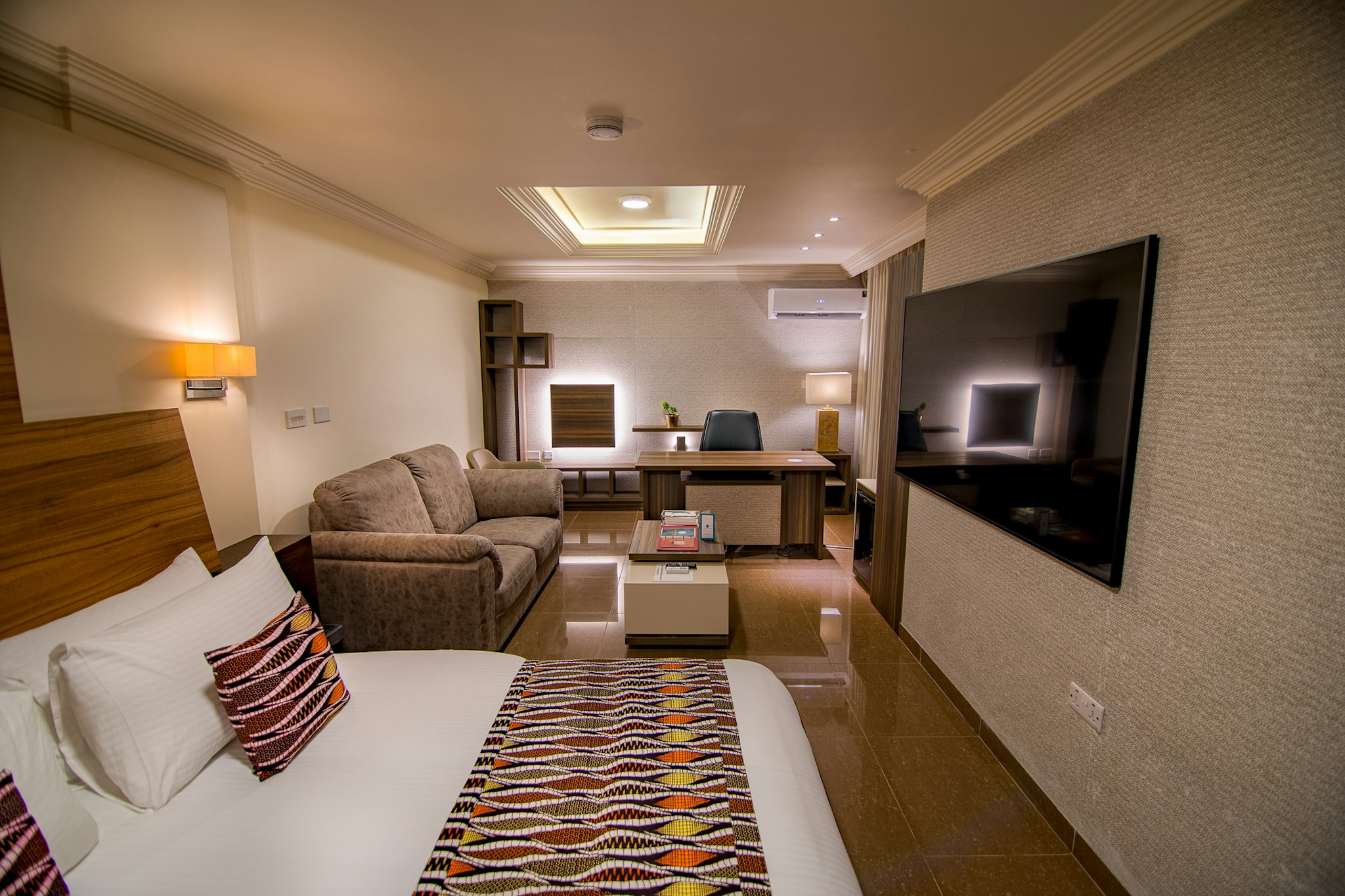 Home Suites Hotel 51/80