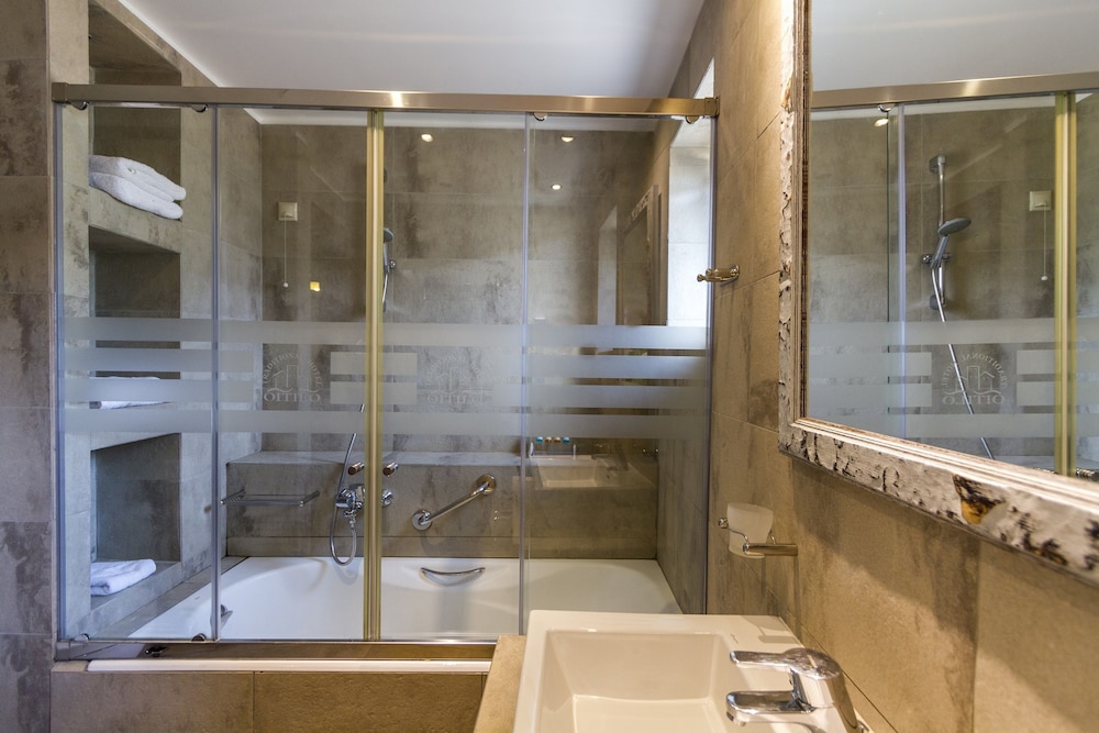 ITILO TRADITIONAL HOTEL 17/68