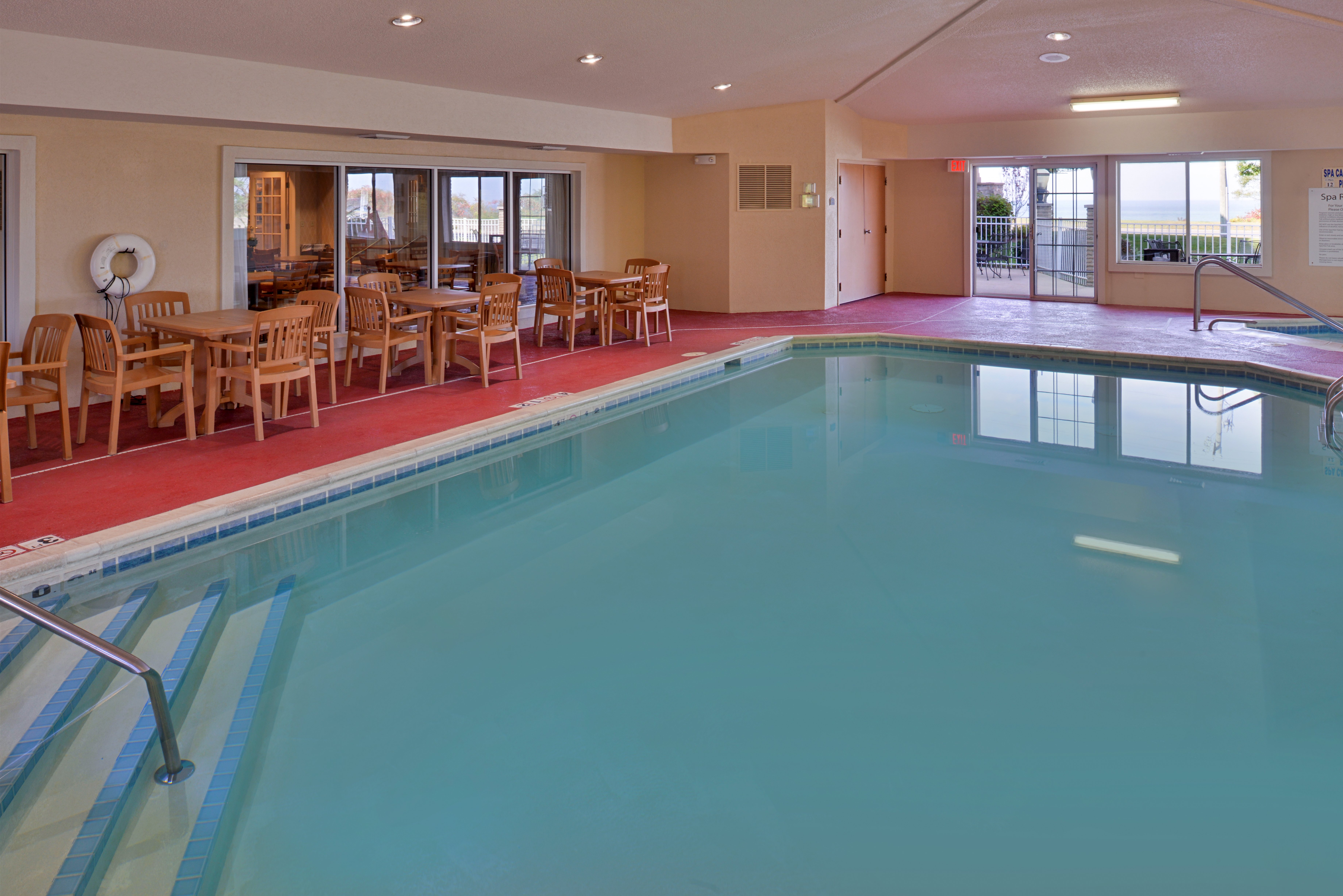 Holiday Inn Express Suites St Joseph 33/69