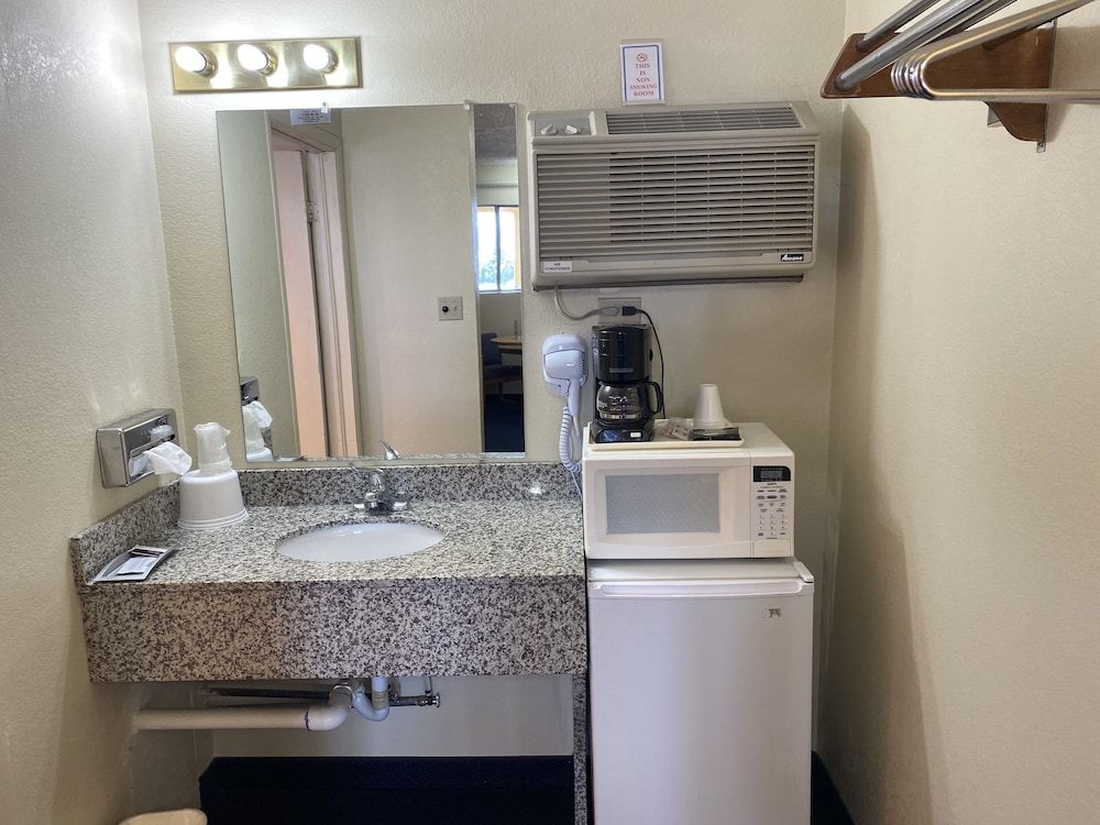 Econo Lodge Las Vegas NM 51/53