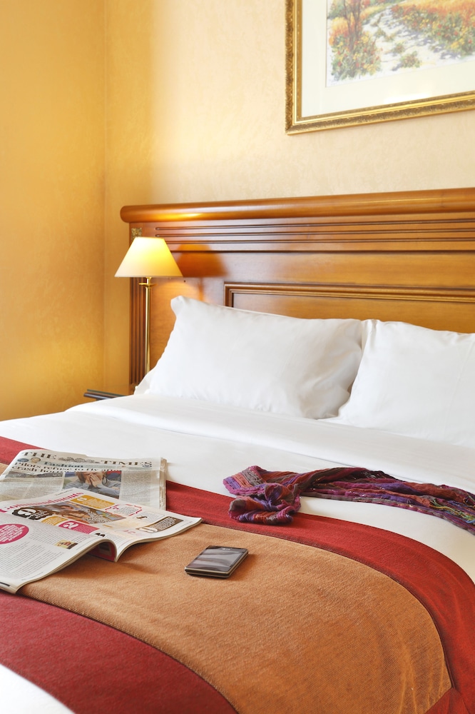 The Originals City Hotel Paix Republique Paris 30/50