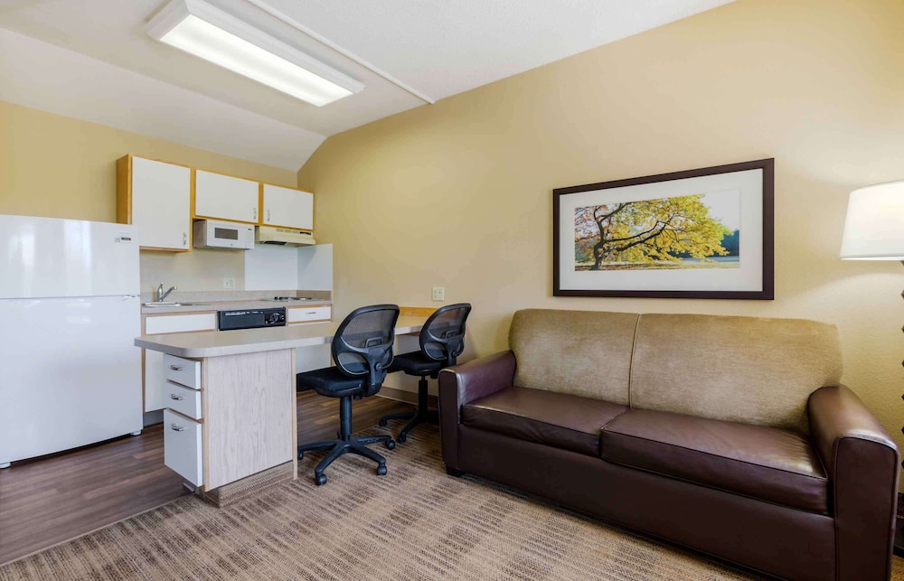 Extended Stay America Suites Phoenix Airport Tempe 37/54
