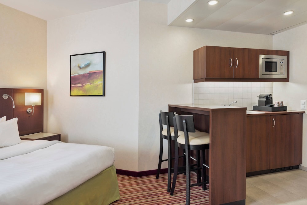 Courtyard by Marriott Basel 13/32
