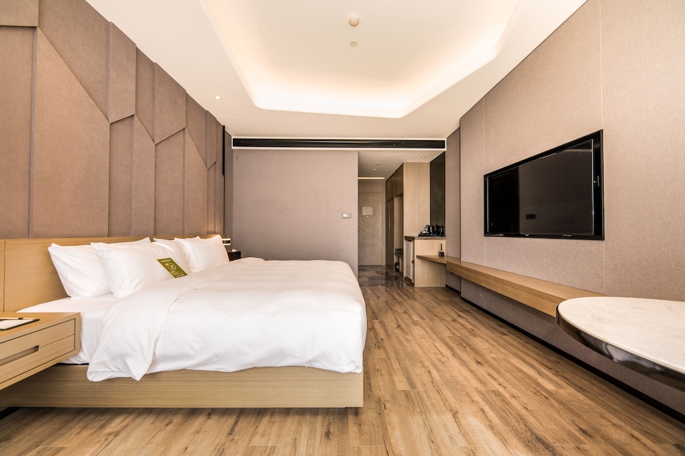 SUPERIOR, KING BED