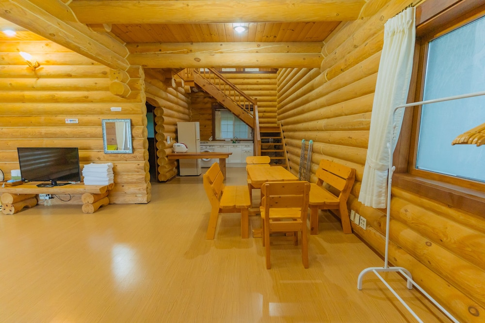Jeju Jungmun Log Pension Resort 33/50