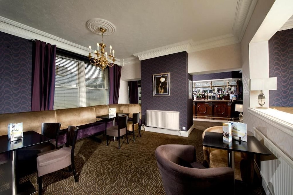 County Hotel 41/68
