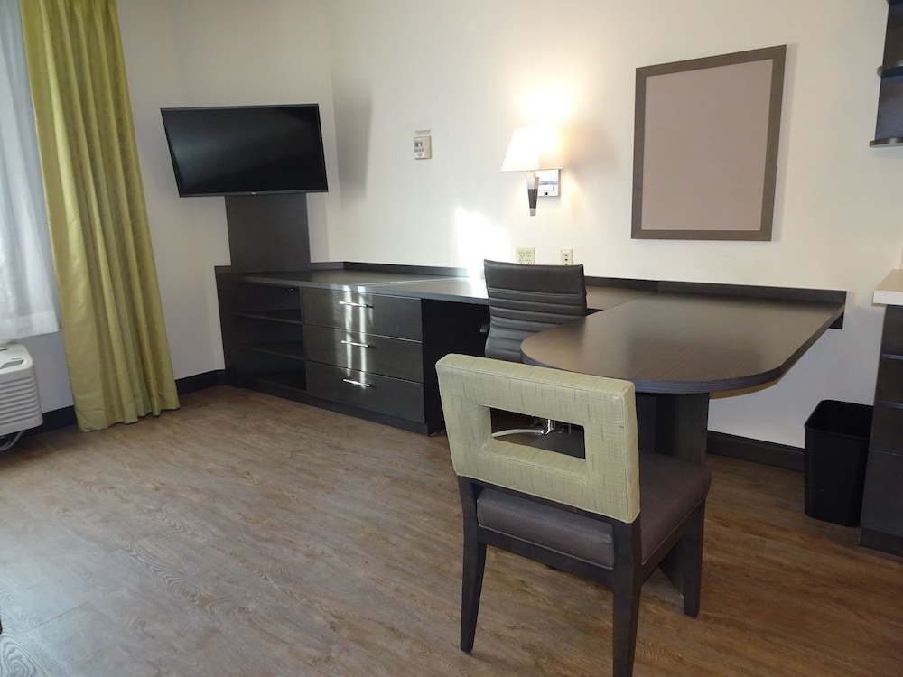 Candlewood Suites Glen Allen Short Pump, an IHG Hotel 60/73