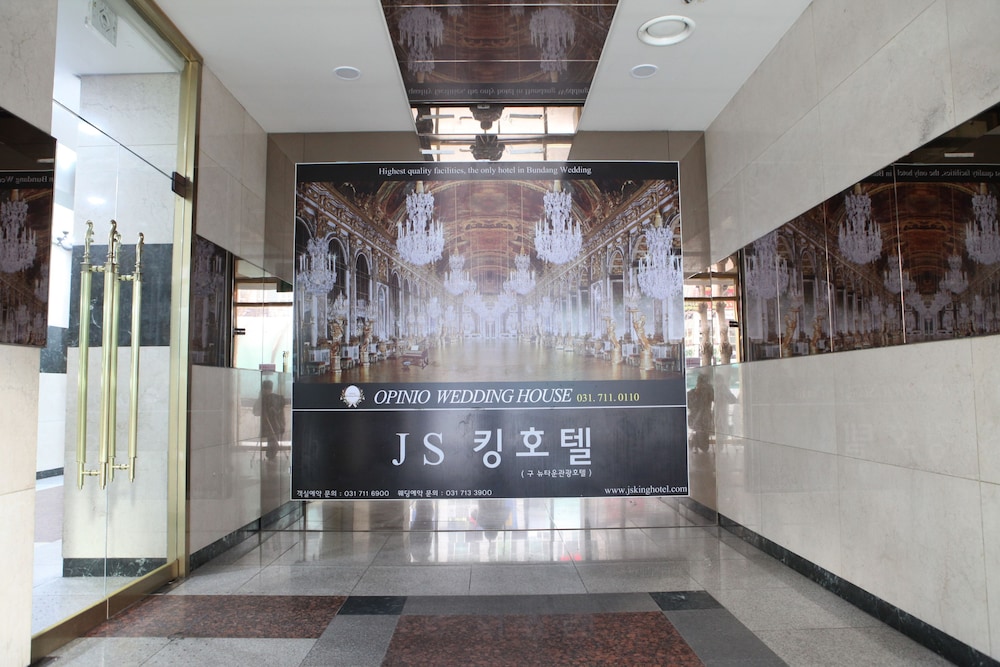 King Hotel 3/42