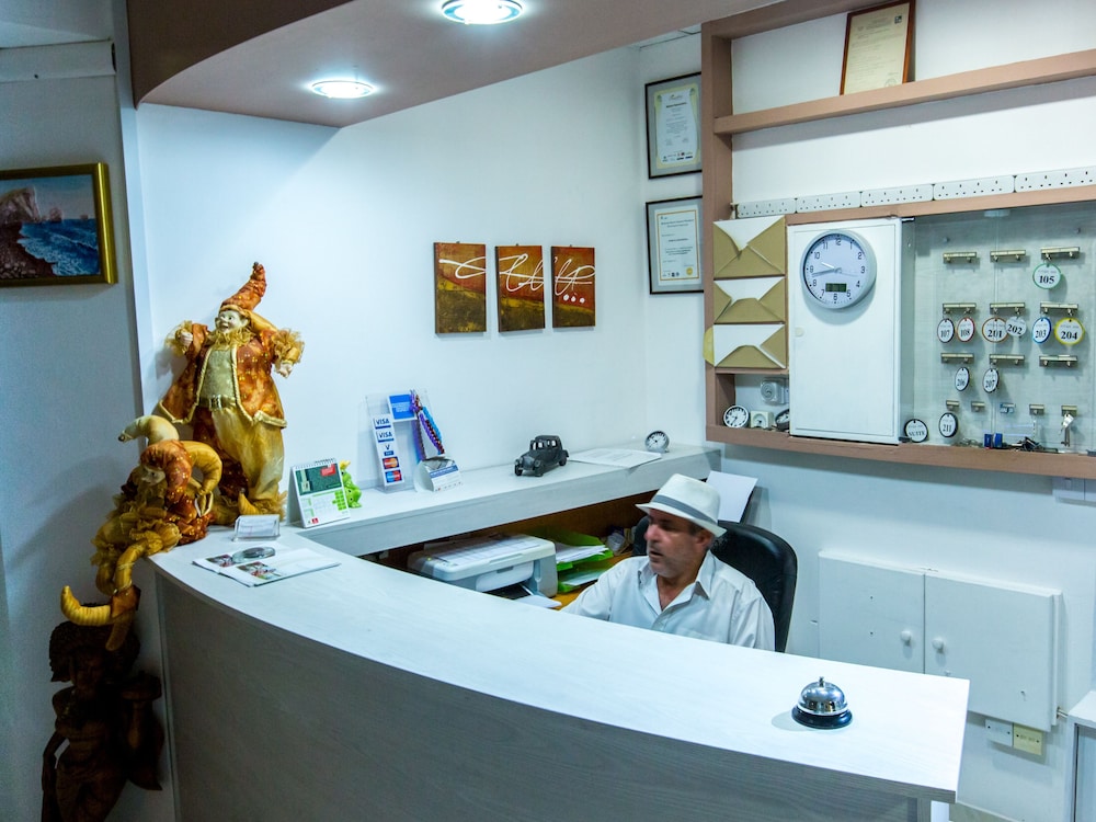 Fitos Inn Guest House 5/50
