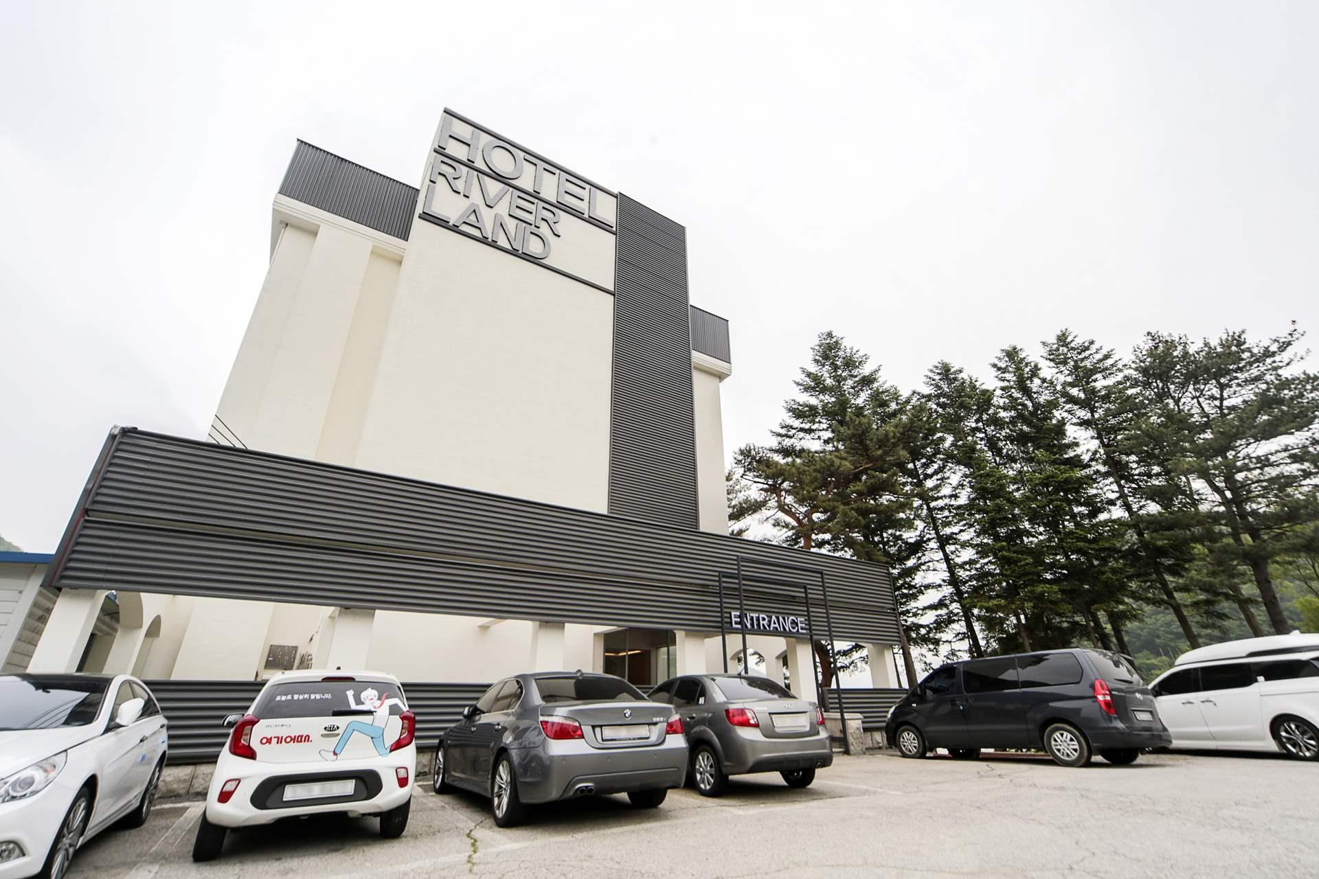 Riverland Hotel 24/30