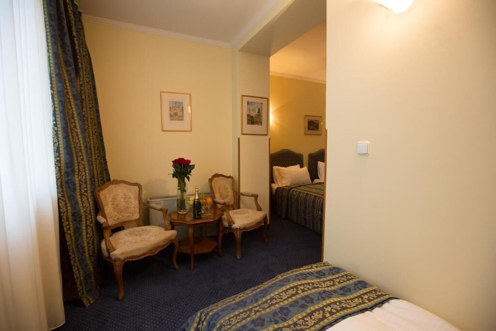 Tyl Hotel 24/39