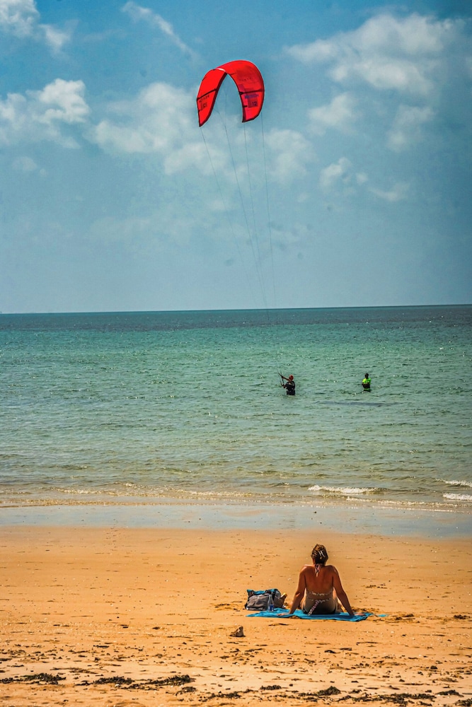 Vilanculos Beach Lodge T 46/50