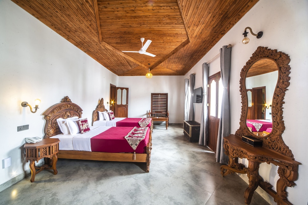ROOM, TWIN BEDS, CITY VIEW, BALCONY