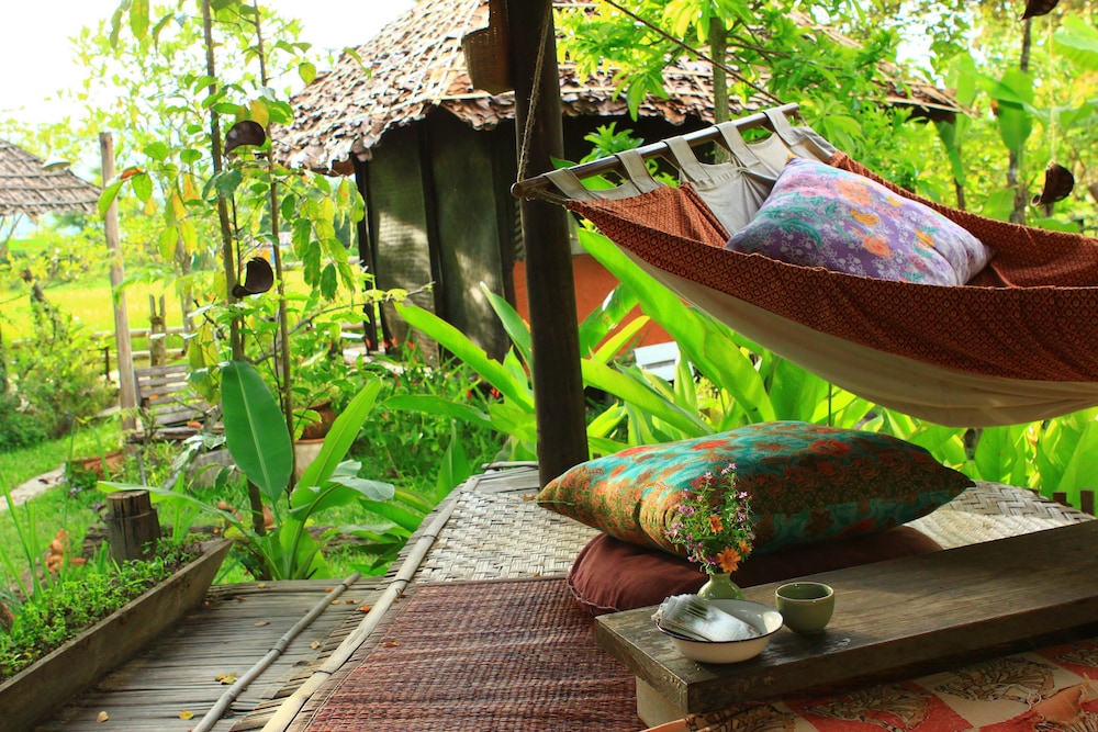 Khun Nai Tern Sai - Adults Only 18/24