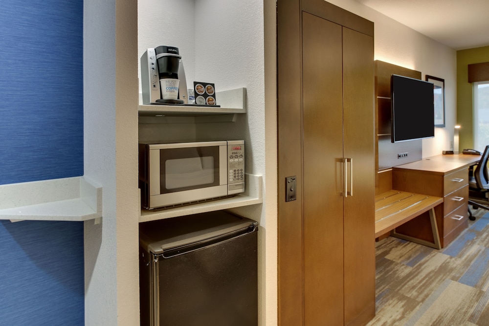 Holiday Inn Express Fishkill-Mid Hudson Valley 55/71