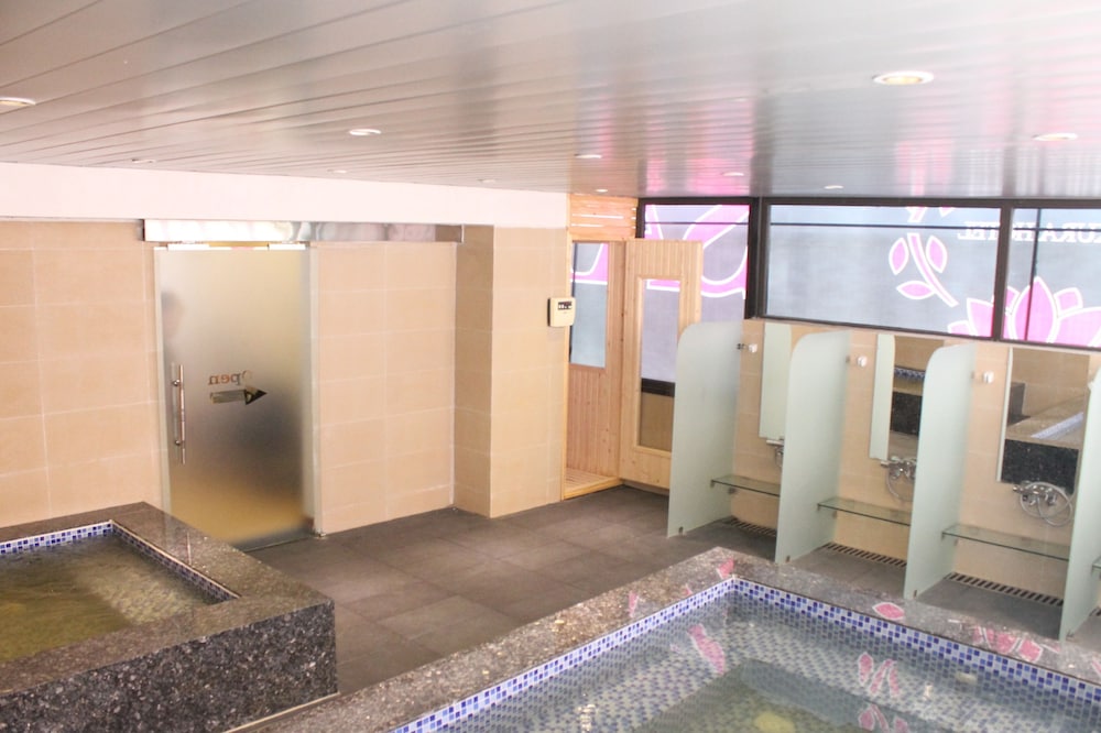 Sakura Hotel 3 32/56