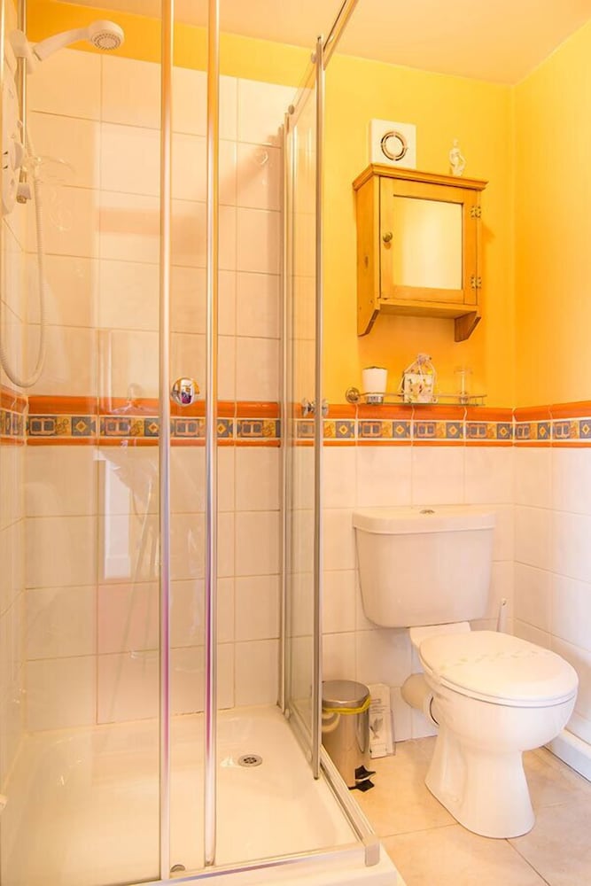 Creston Villa Guest House 28/33