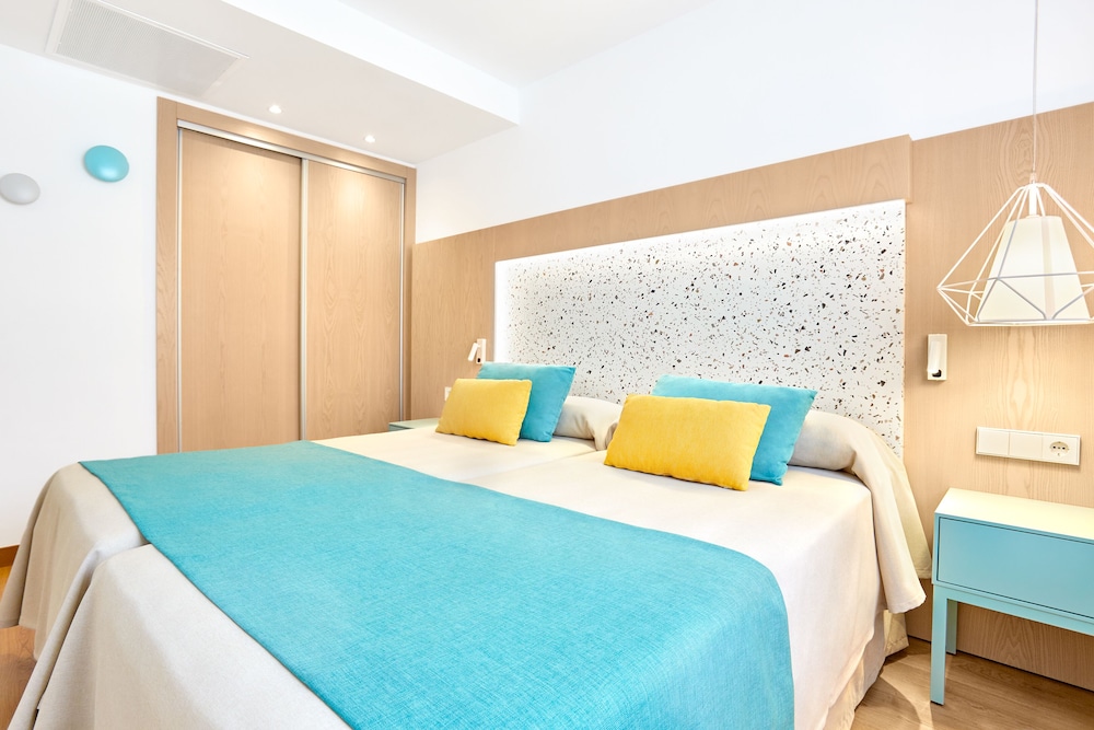 Universal Aparthotel Elisa 19/81