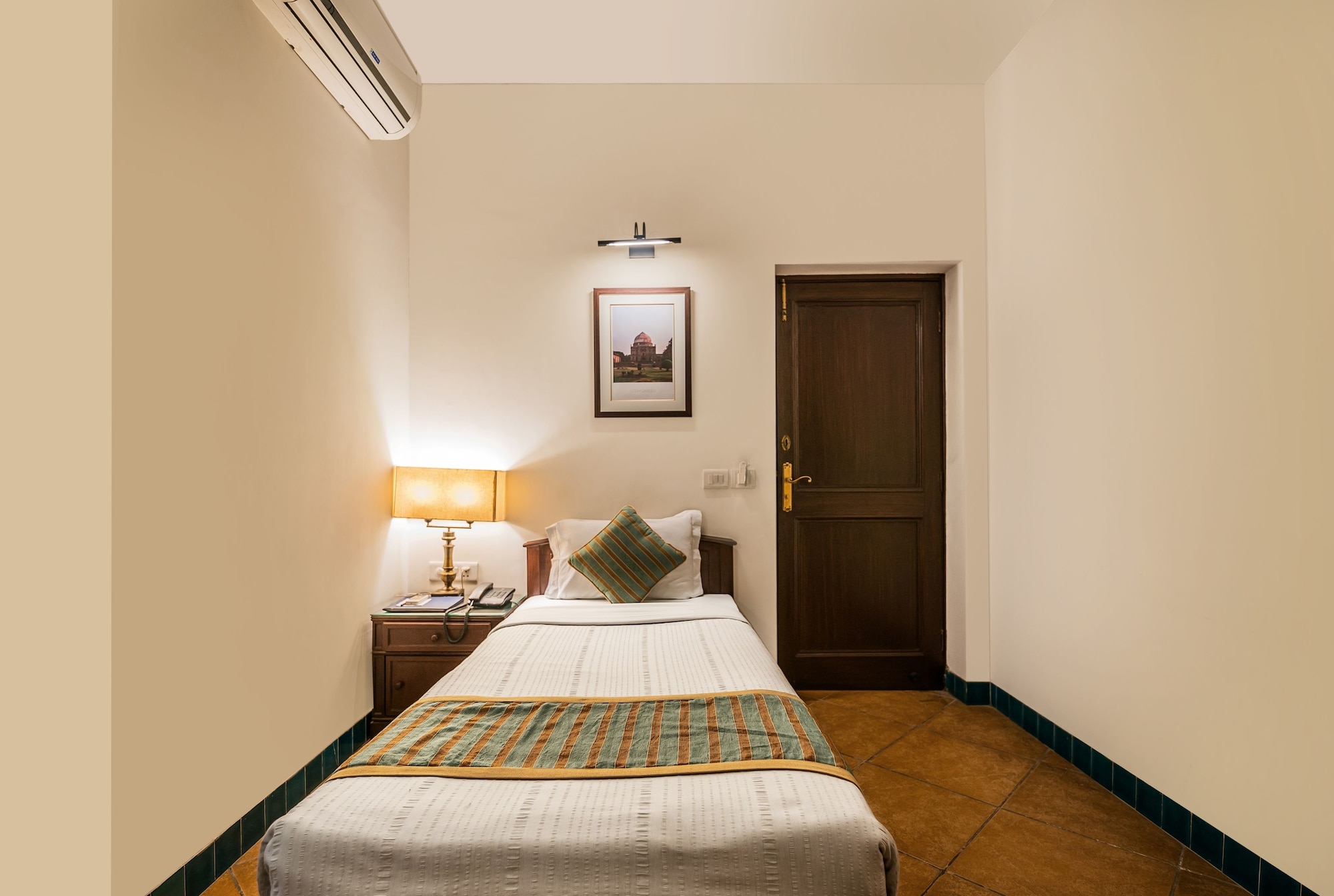 ECONOMY, SINGLE, SINGLE BED