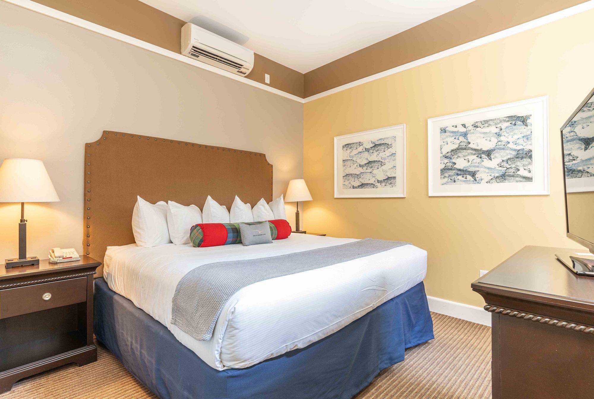 غرفة قياسية بسرير كينج بشرفة مع أريكة، Inn at Diamond Cove 2/3