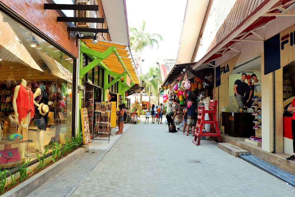 Luxx Boutique Boracay 8/72