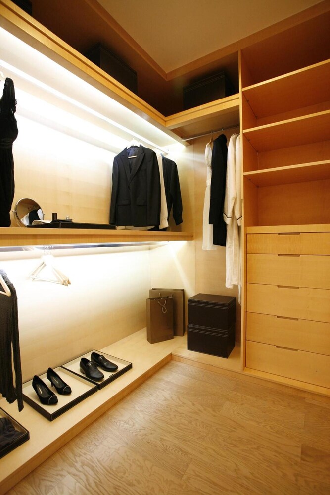 Estay Residence Poly World Trading Center 31/64