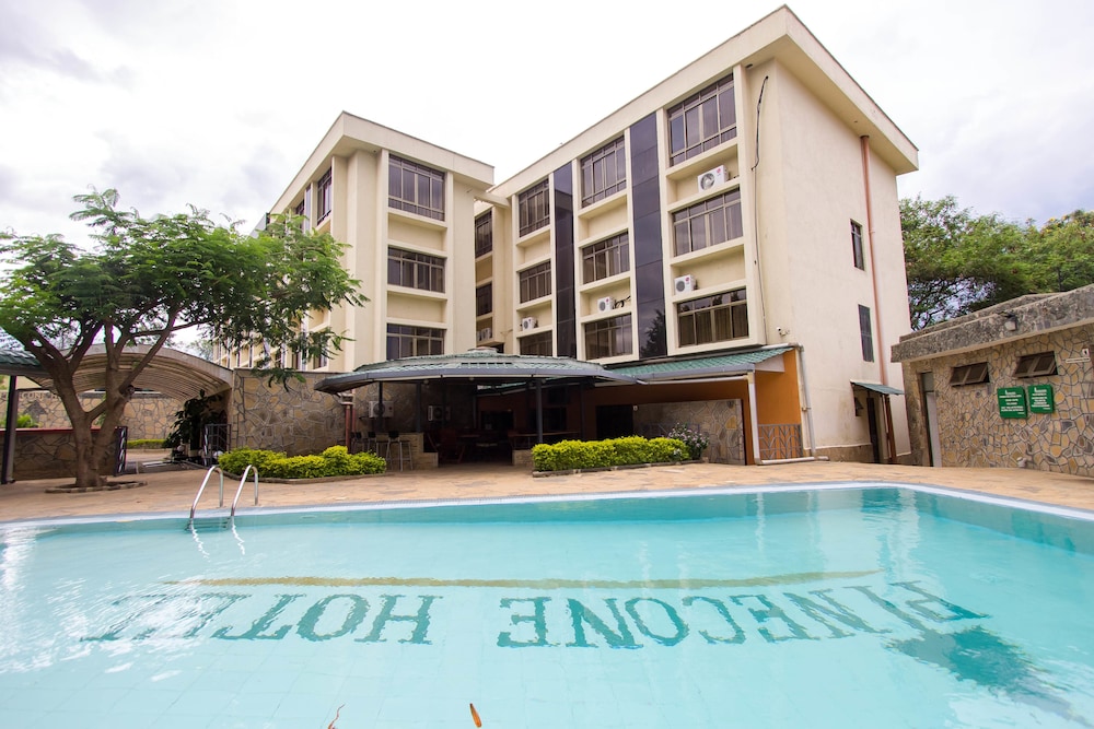 Pinecone Hotel 4/59