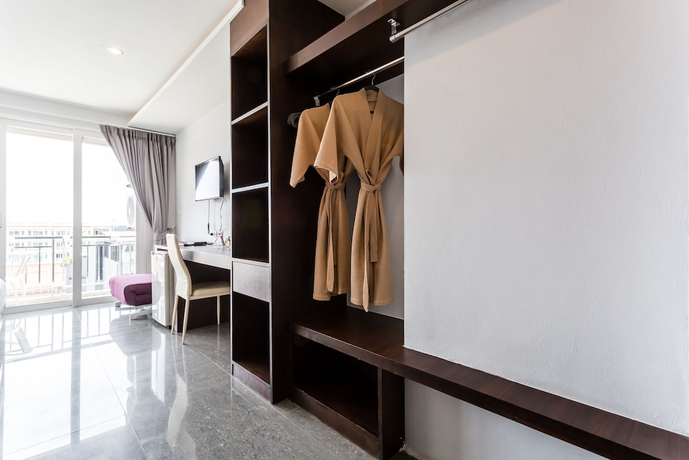 77 Bangla Hotel 7/35
