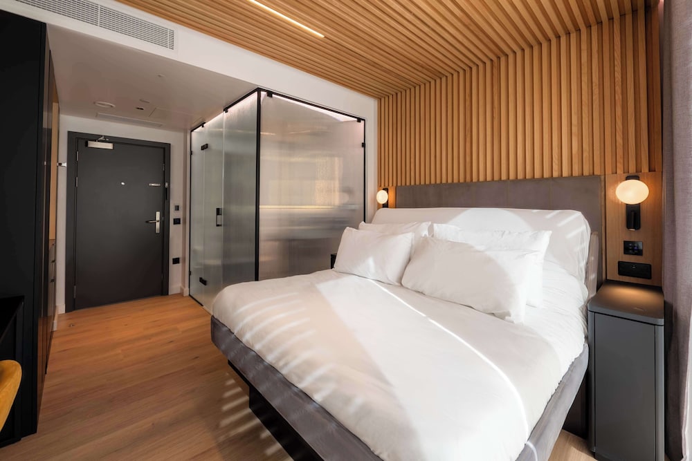 YOTELPAD London Stratford, Select by Hilton 16/50