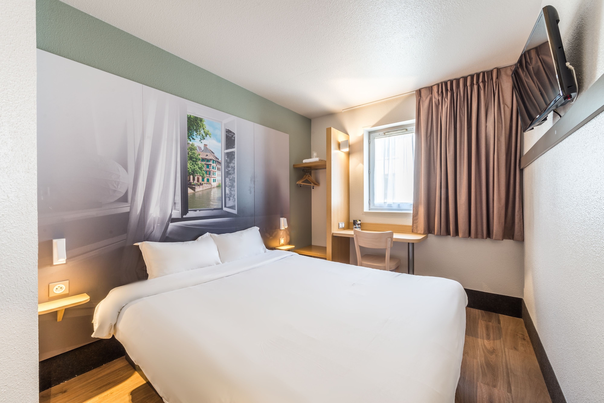 ROOM, TWIN BEDS