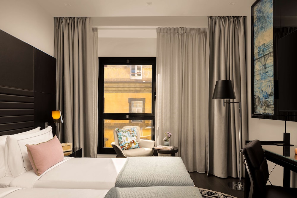 ART, TWIN BEDS